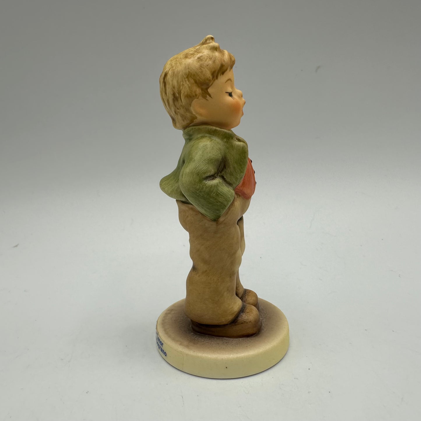 Goebel MI Hummel Club Figurine, Year 2005/2006,  "Steadfast Soprano"