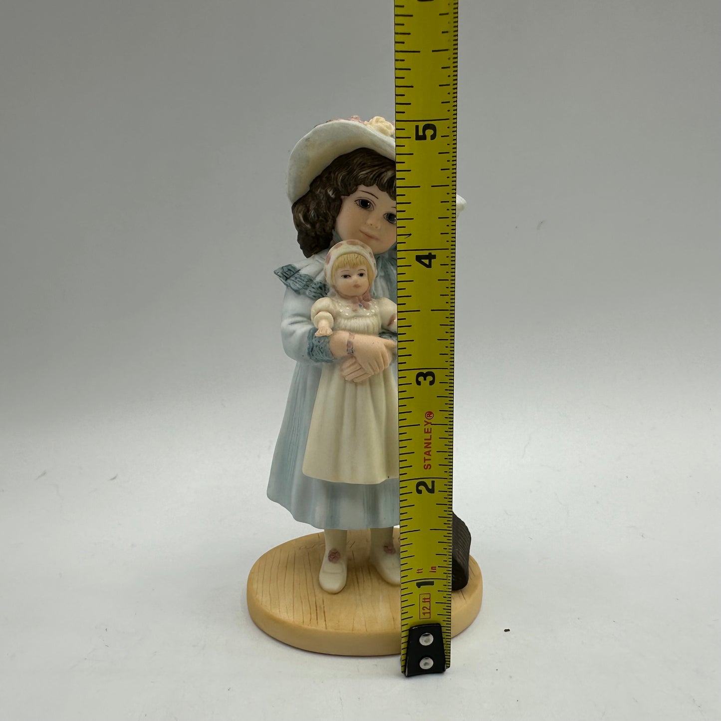 Jan Hagara Figurine "Audrey" C22326 Club Edition