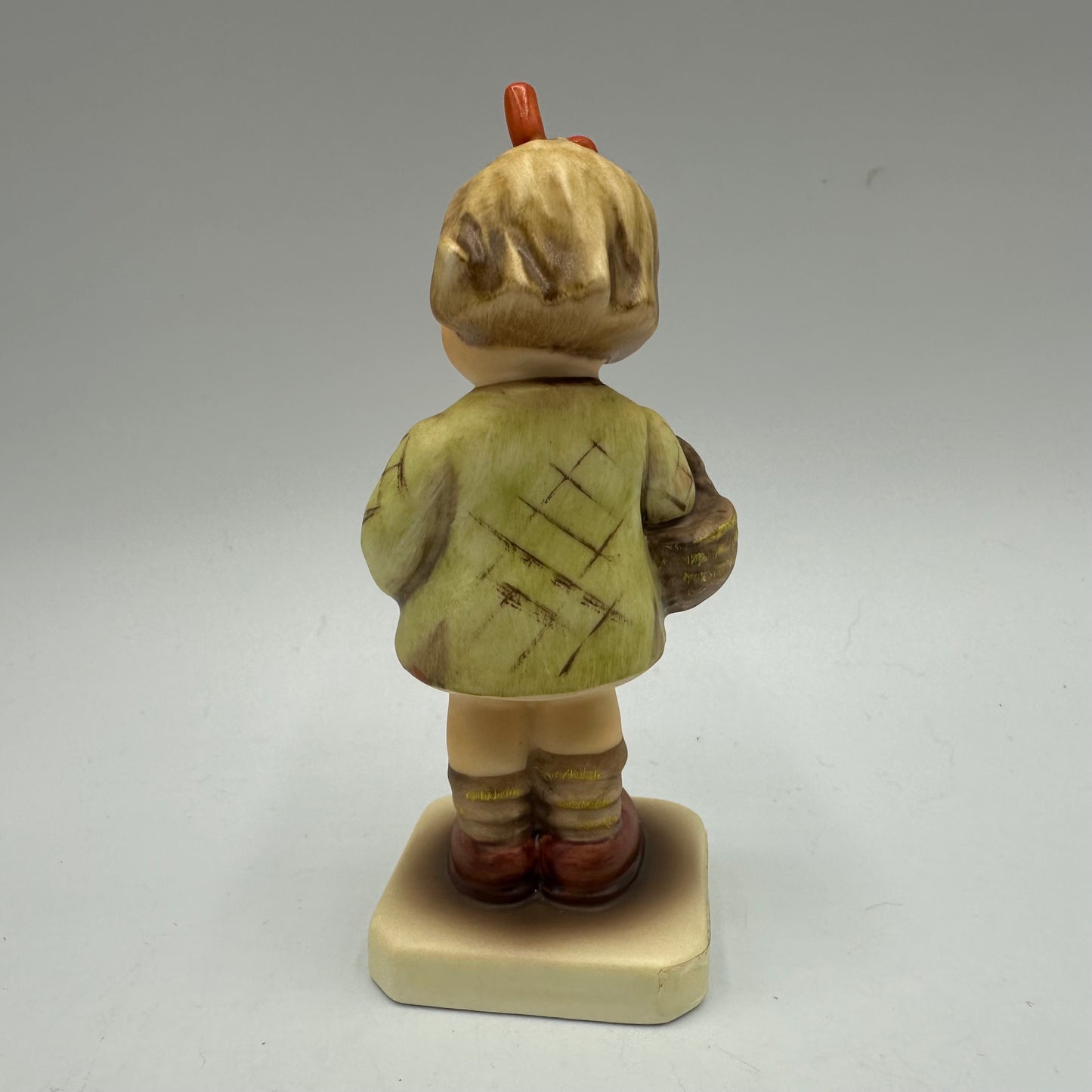 Goebel MI Hummel Club Figurine, "I brought you a gift"