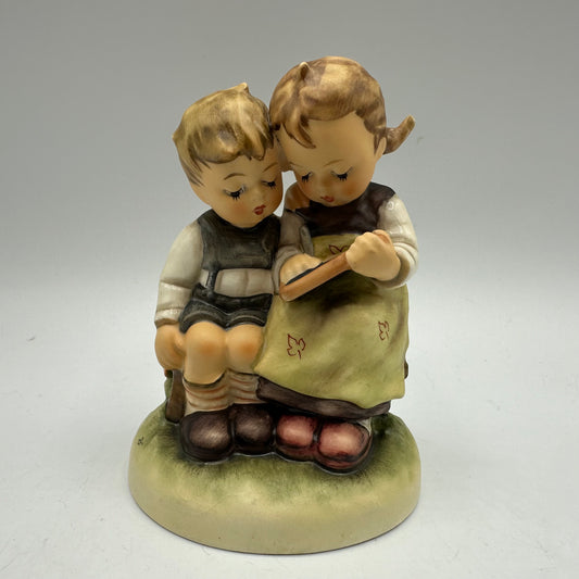 Goebel Hummel Figurine "Smart Little Sister" TMK-5