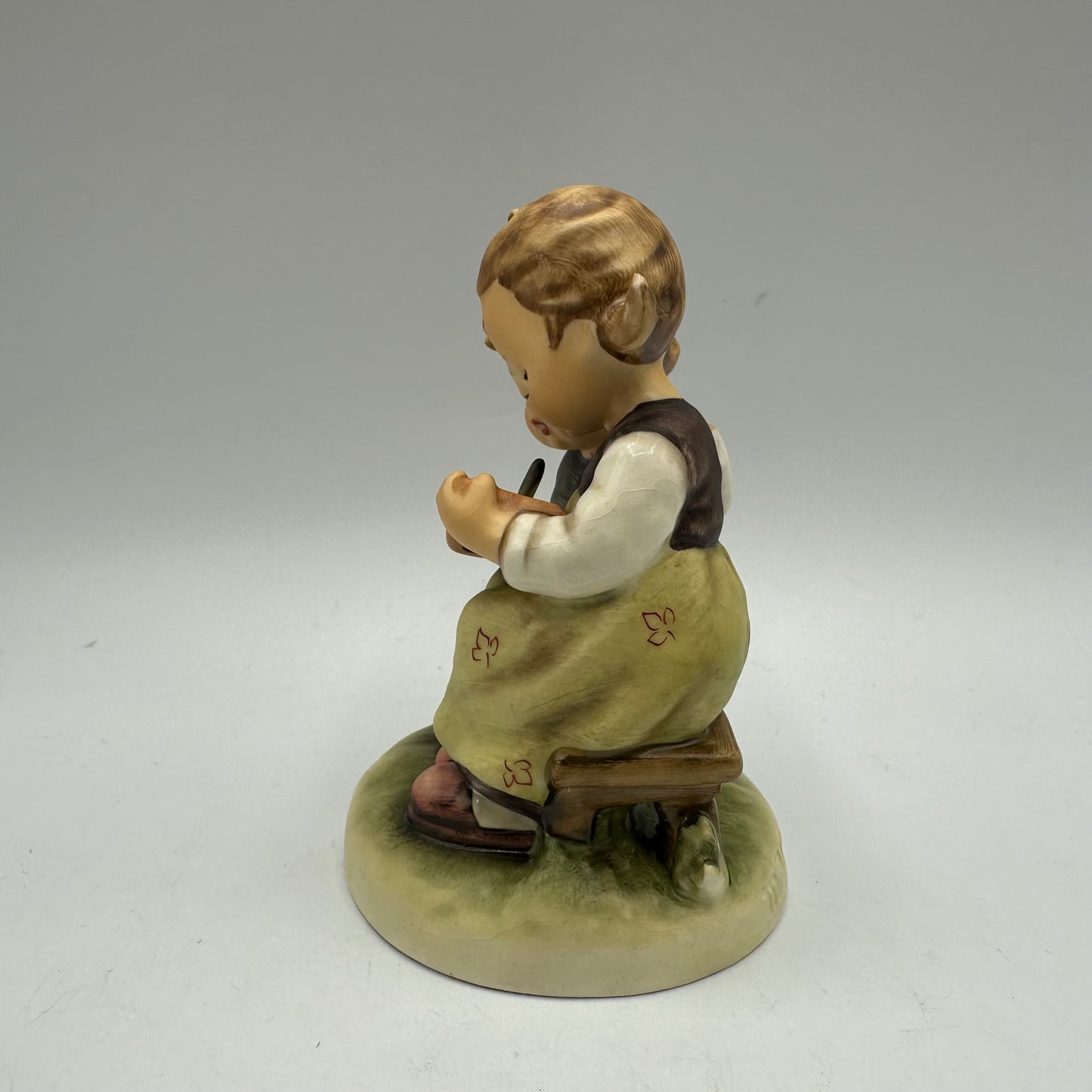 Goebel Hummel Figurine "Smart Little Sister" TMK-5