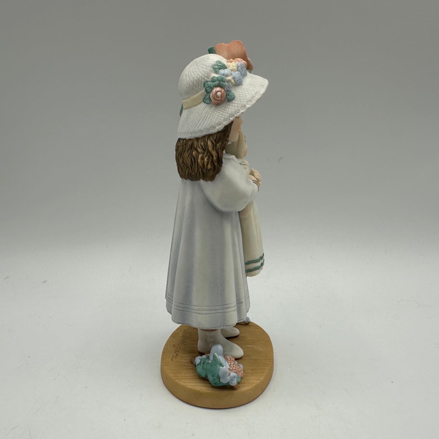 Jan Hagara Figurine "Tiffany" #C22323 Collectors Club