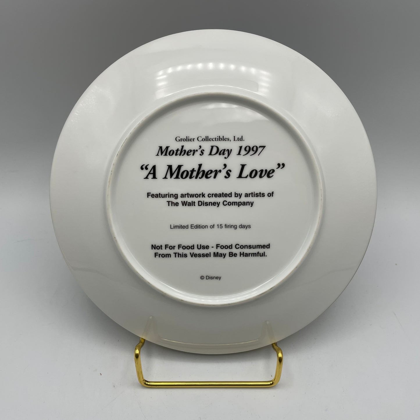 Grolier Mothers Day Collectors Plate, 1997, "A Mother's Love"