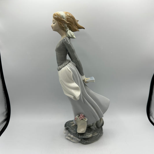 Lladro Porcelain Figurine Windblown Girl  #4922 Retired