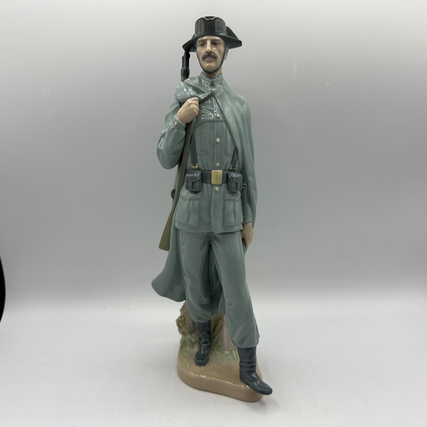 Lladro Porcelain Figurine Spanish Policeman #4889 Retired