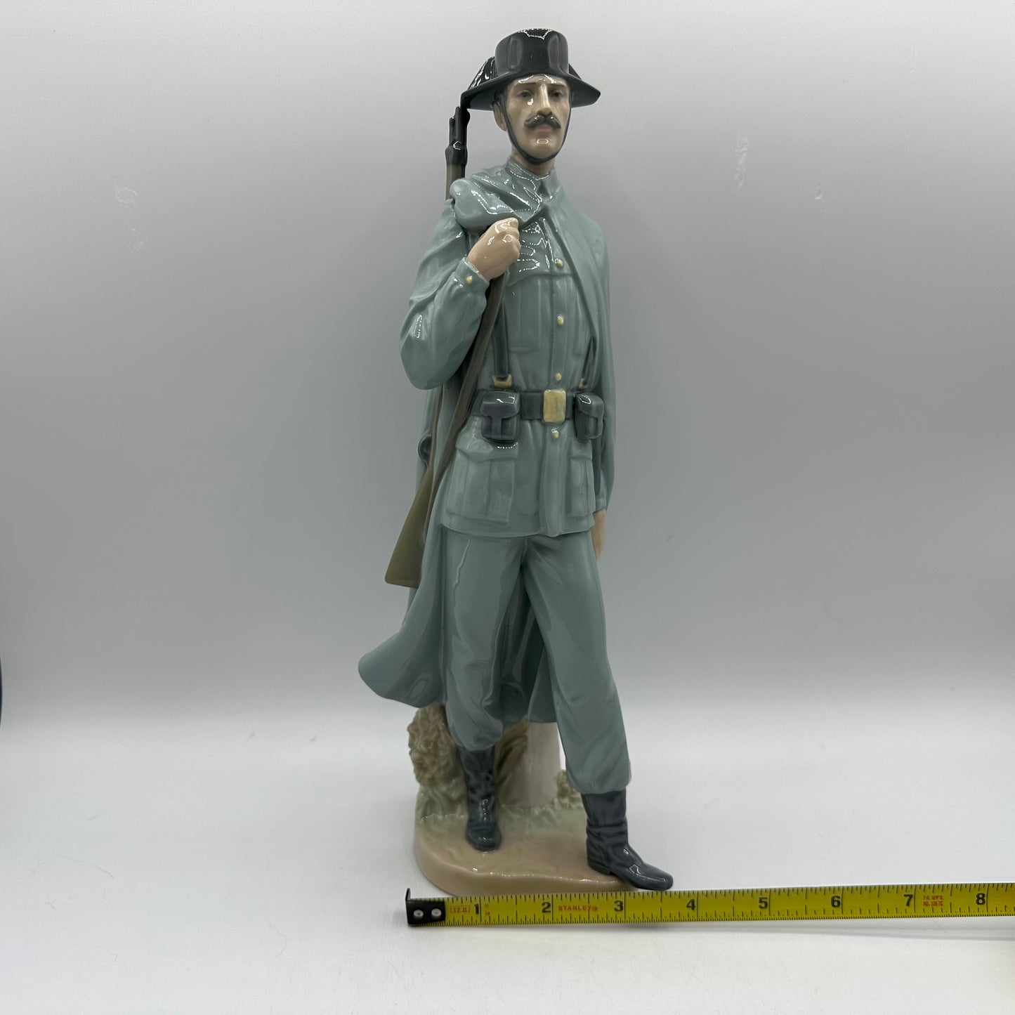 Lladro Porcelain Figurine Spanish Policeman #4889 Retired