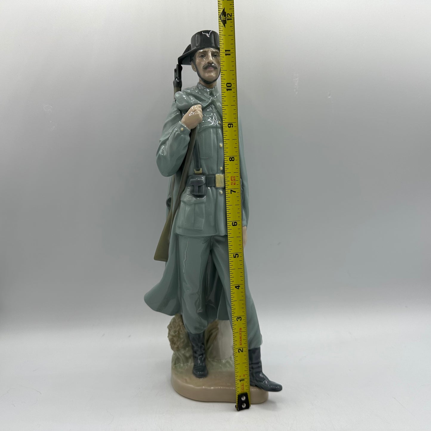 Lladro Porcelain Figurine Spanish Policeman #4889 Retired