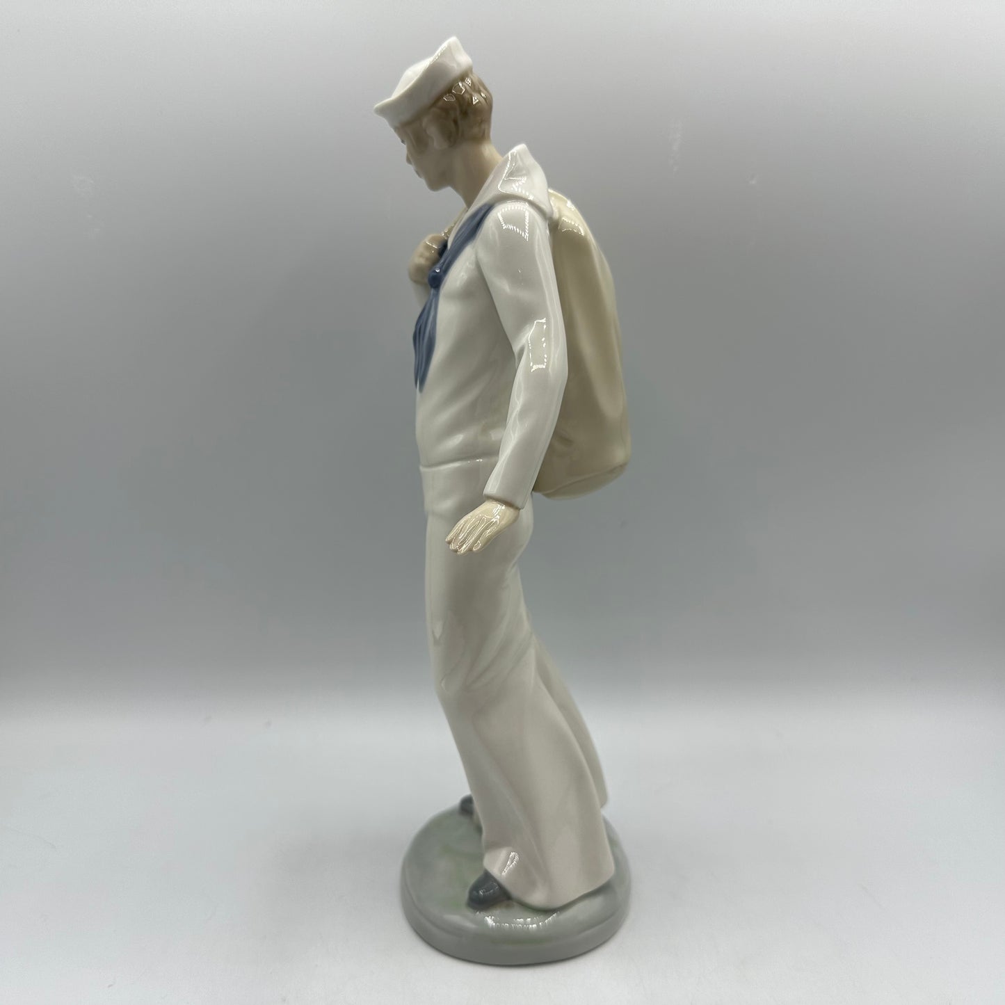 Nao by Lladro Porcelain Figurine A Long Journey # 429 Retired