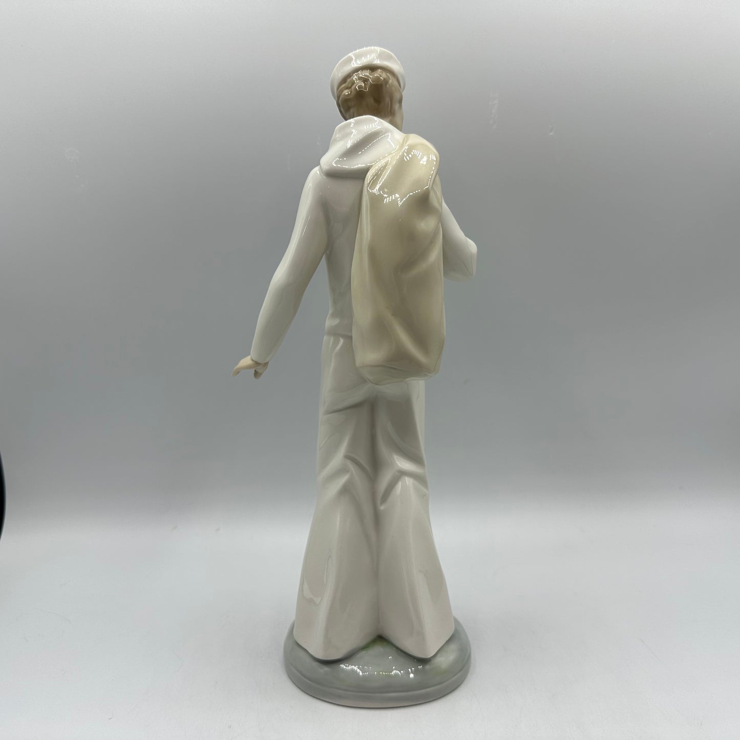 Nao by Lladro Porcelain Figurine A Long Journey # 429 Retired