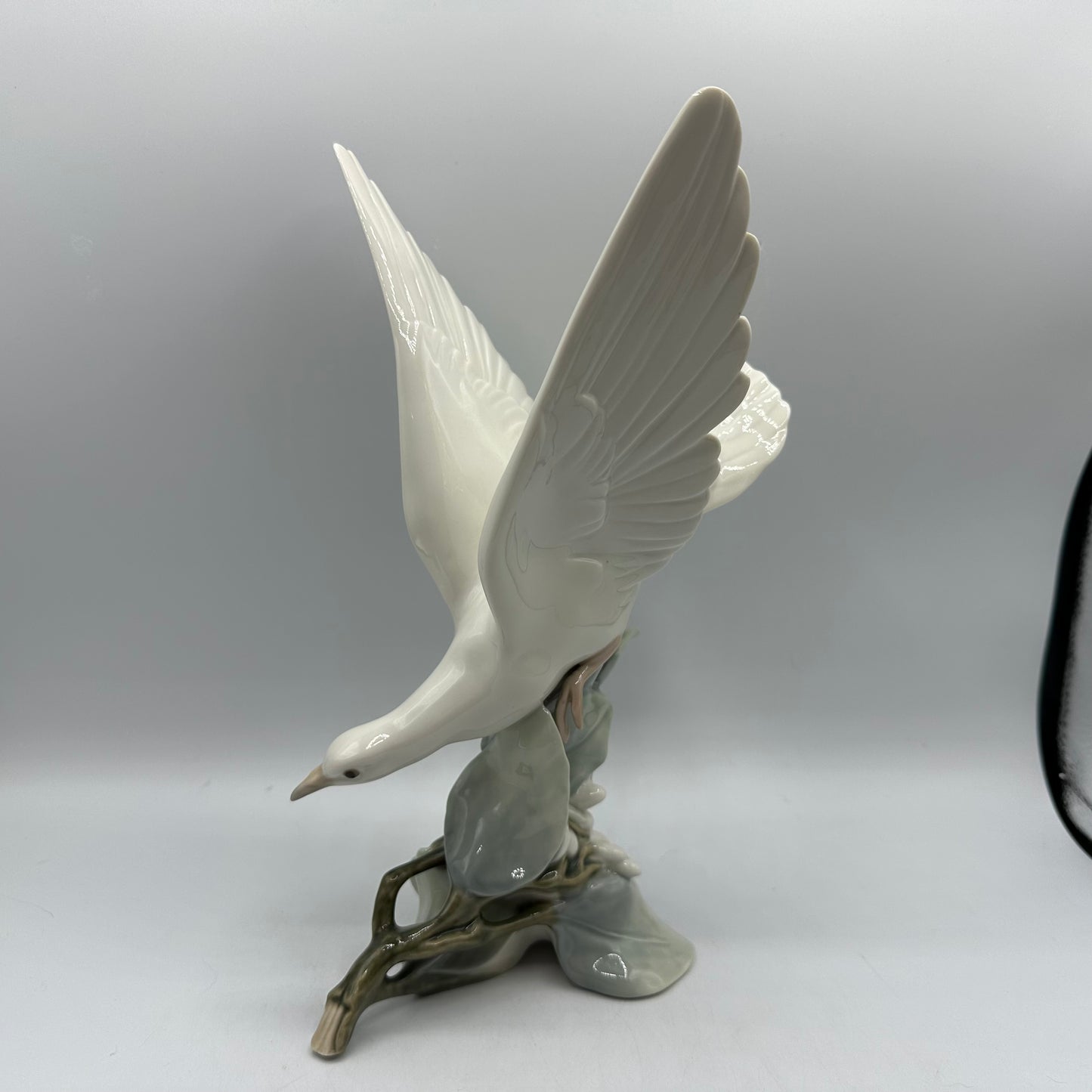 Lladro Porcelain Figurine Turtle Dove #4550 Retired