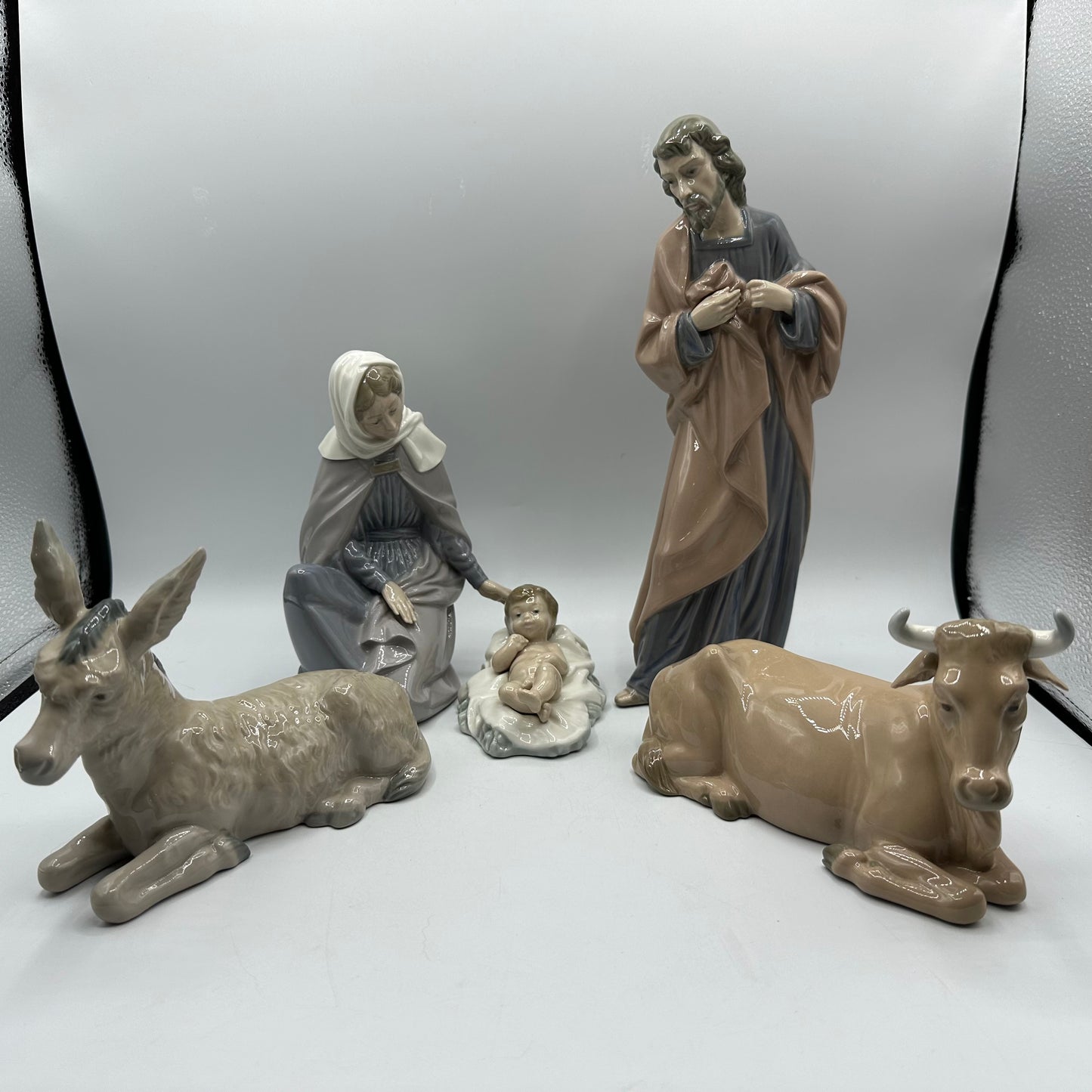 Nao by Lladro Porcelain Nativity 5 Piece Set