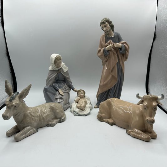 Nao by Lladro Porcelain Nativity 5 Piece Set