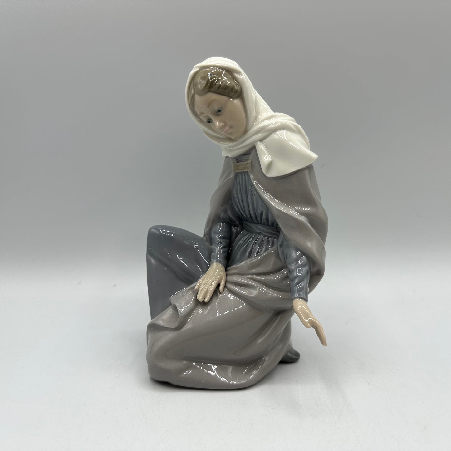 Nao by Lladro Porcelain Nativity 5 Piece Set