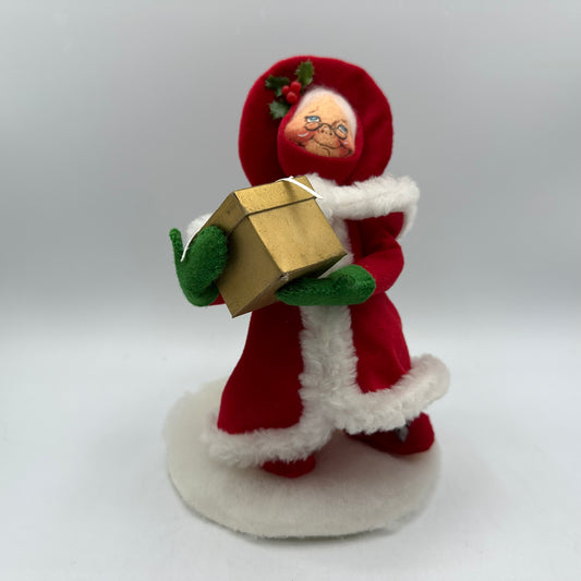 Annalee Mobilitee Dolls Shopping Mrs. Santa 1997