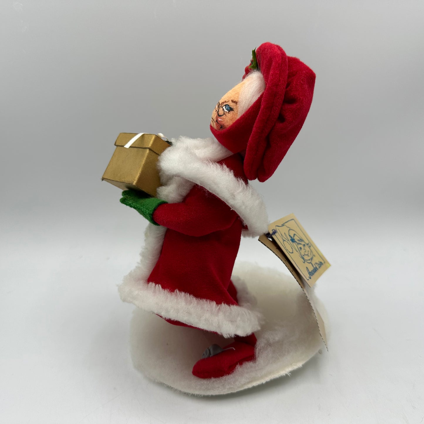 Annalee Mobilitee Dolls Shopping Mrs. Santa 1997