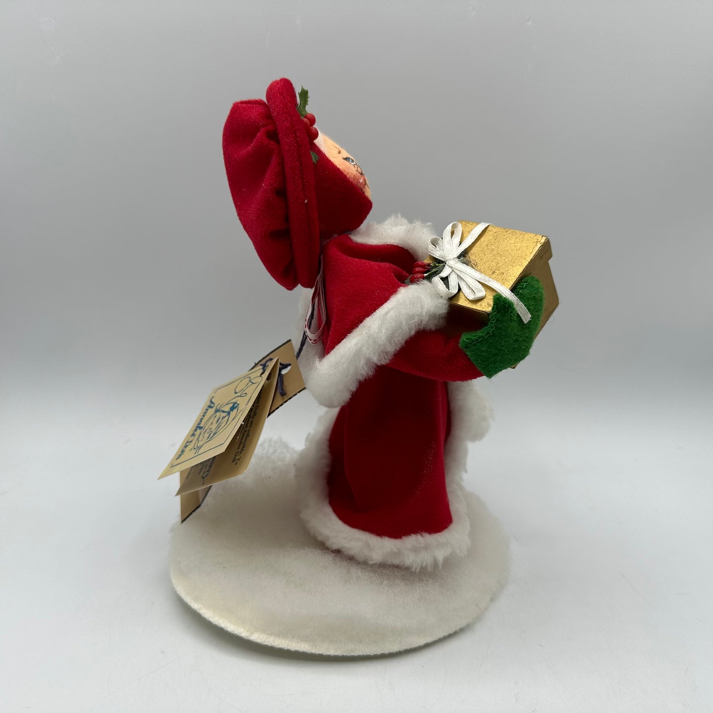 Annalee Mobilitee Dolls Shopping Mrs. Santa 1997