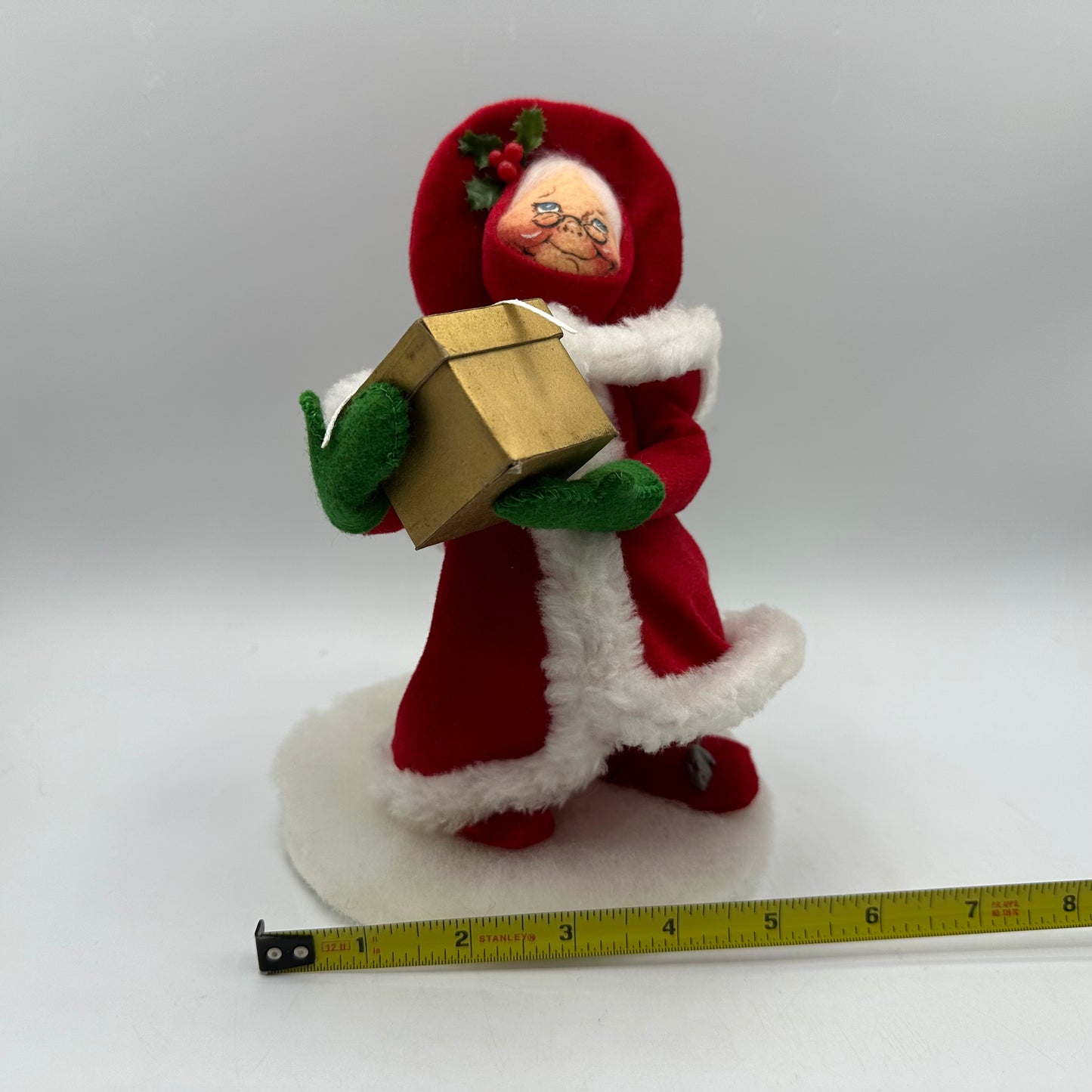 Annalee Mobilitee Dolls Shopping Mrs. Santa 1997