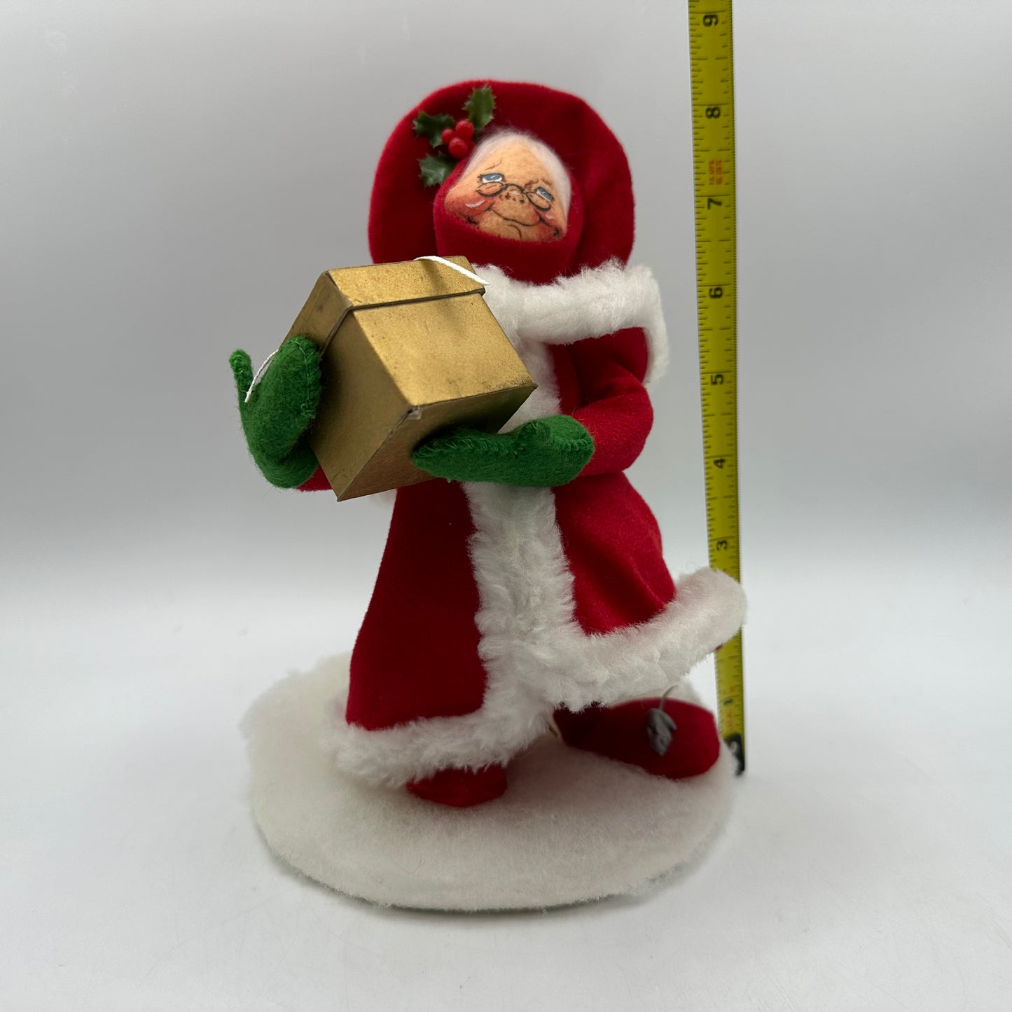 Annalee Mobilitee Dolls Shopping Mrs. Santa 1997
