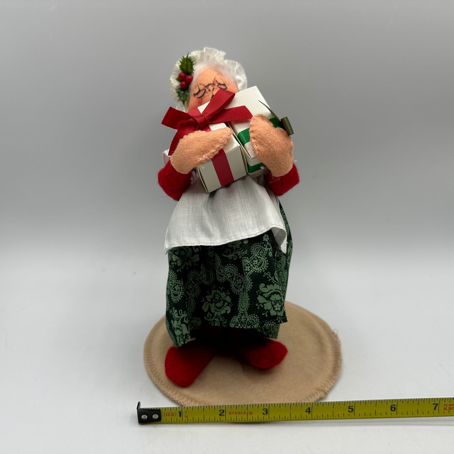 Annalee Mobilitee Dolls Mrs Santa Claus 1991