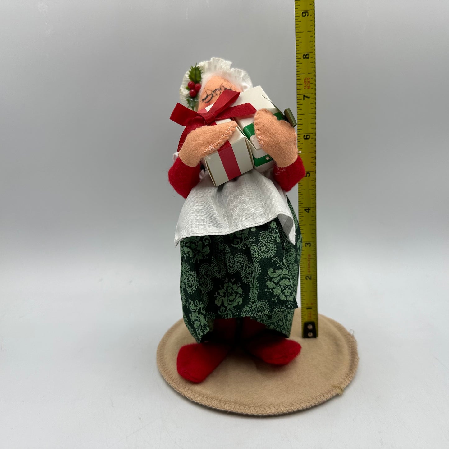 Annalee Mobilitee Dolls Mrs Santa Claus 1991