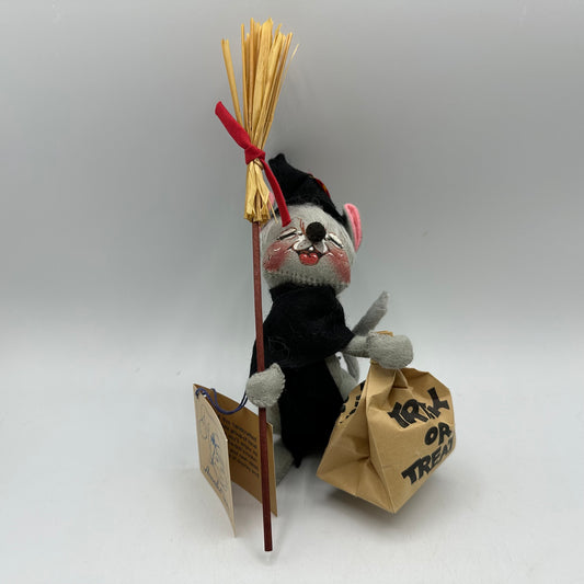 Annalee Mobilitee Dolls Mouse - Witch with Broom and Trick/Treat Bag 1989