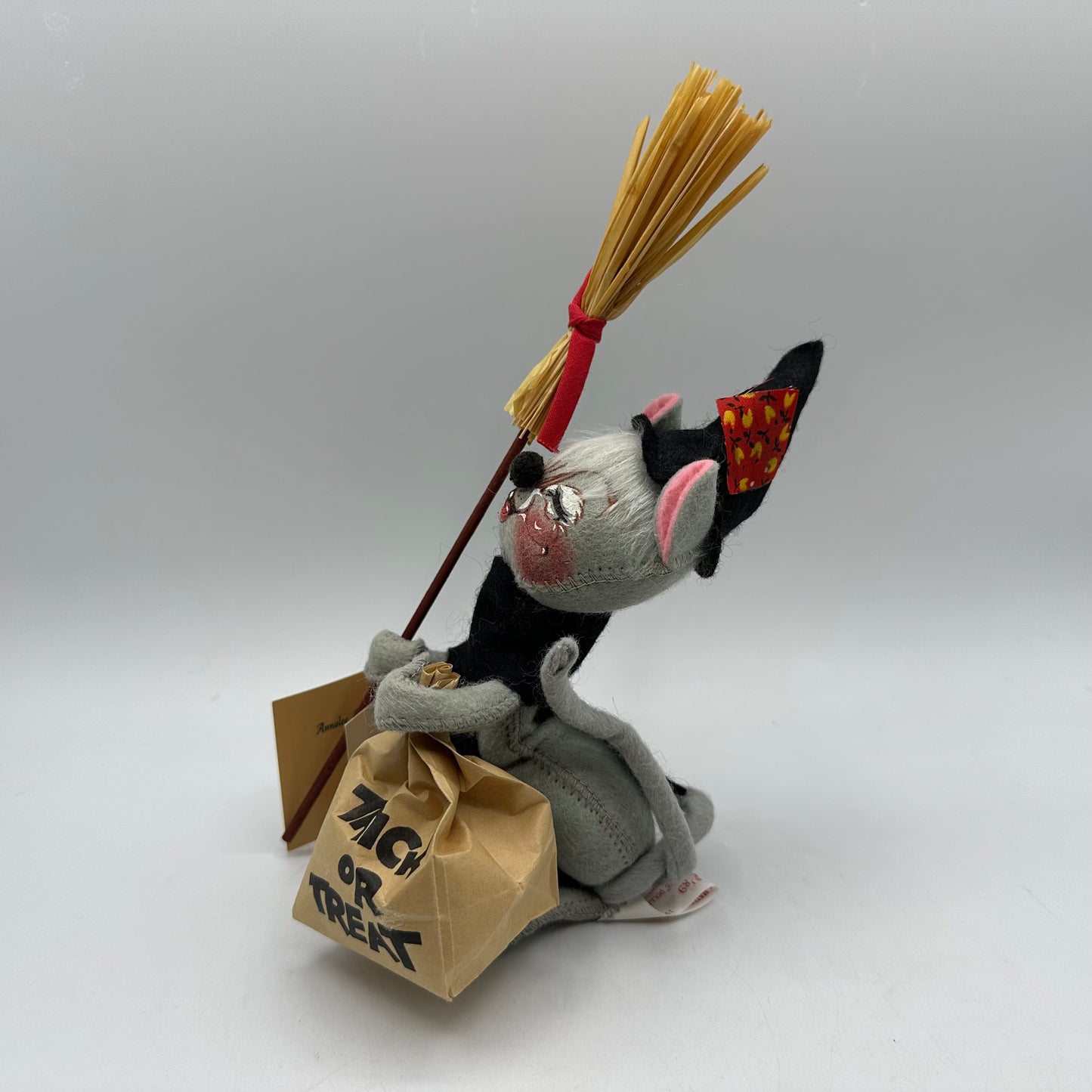 Annalee Mobilitee Dolls Mouse - Witch with Broom and Trick/Treat Bag 1989