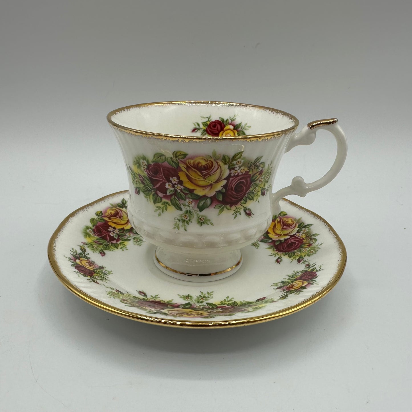 Elizabethan Cup and Saucer English Gardens