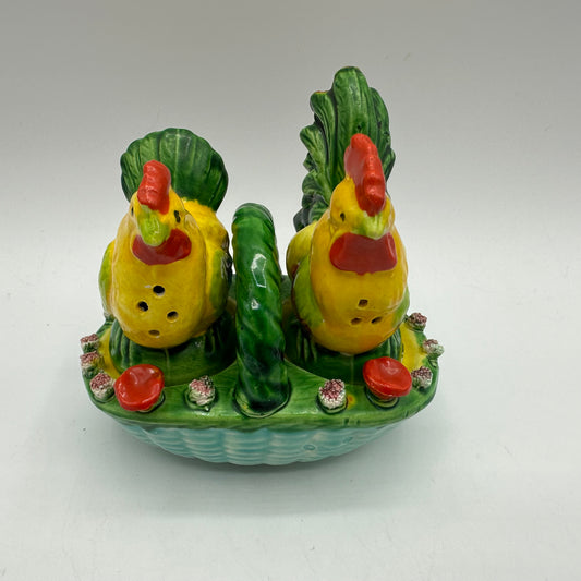 Decorative Rooster/Chicken Salt and Pepper Set With Holder