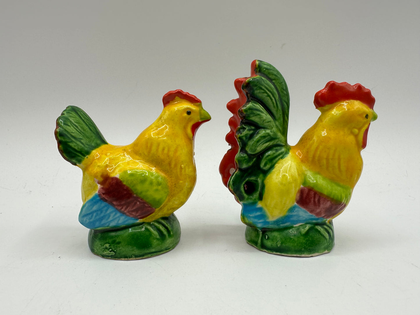 Decorative Rooster/Chicken Salt and Pepper Set With Holder