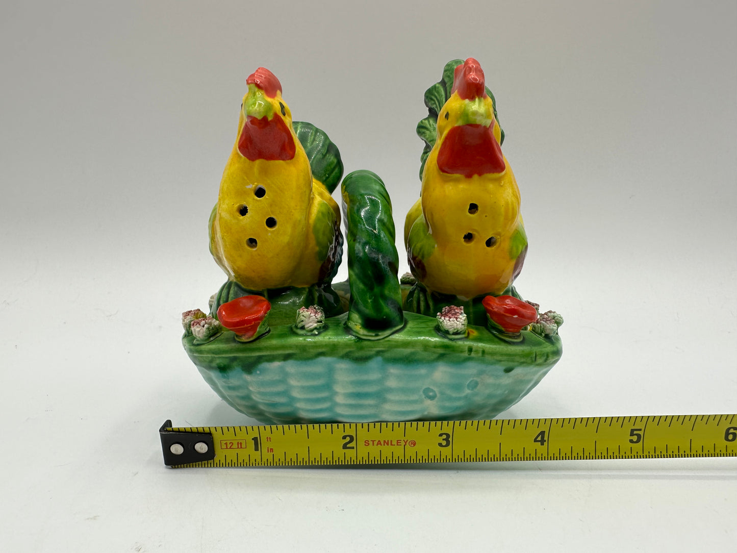 Decorative Rooster/Chicken Salt and Pepper Set With Holder