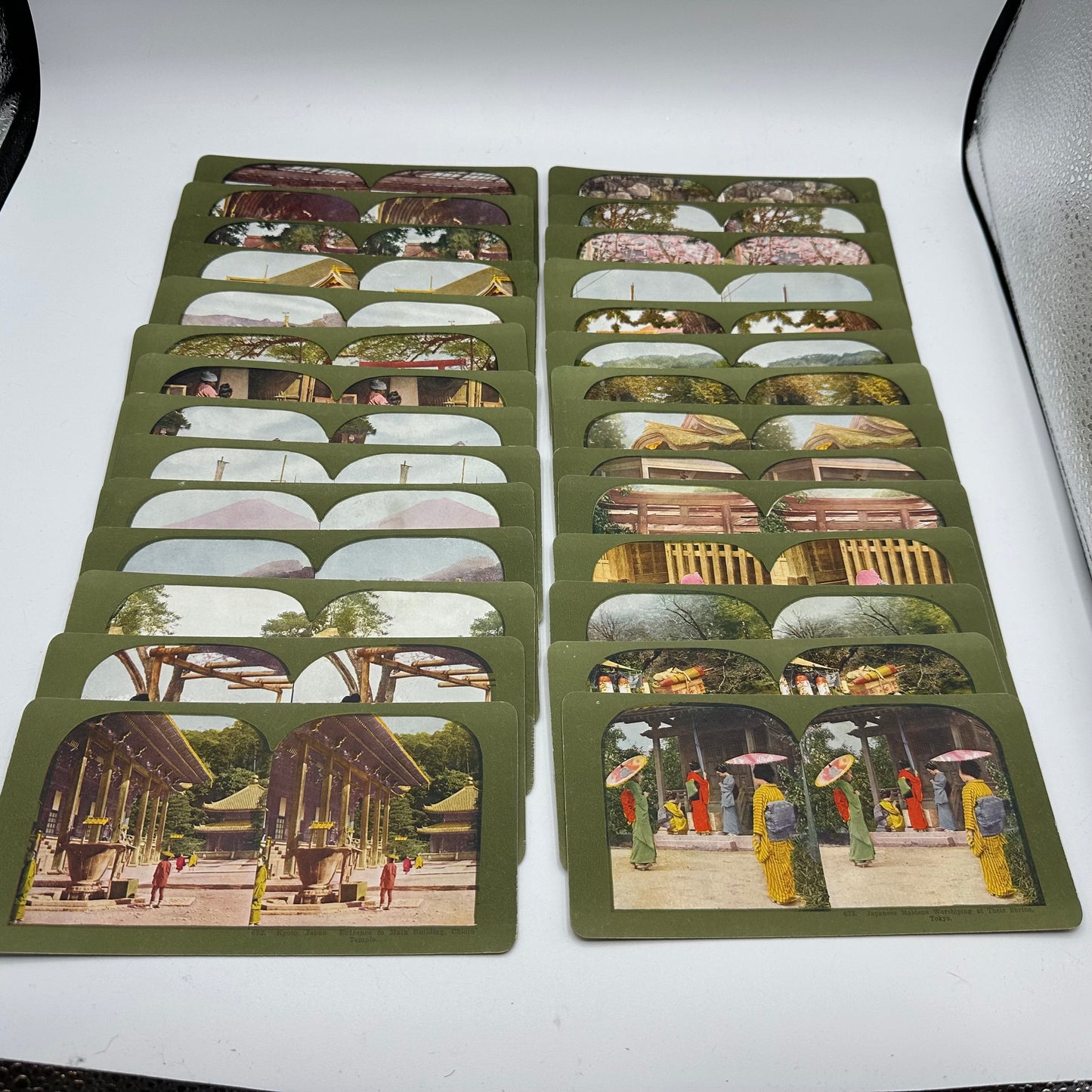 Underwood & Underwood Stereoscope Viewer, Set of 2, with 109 Slides