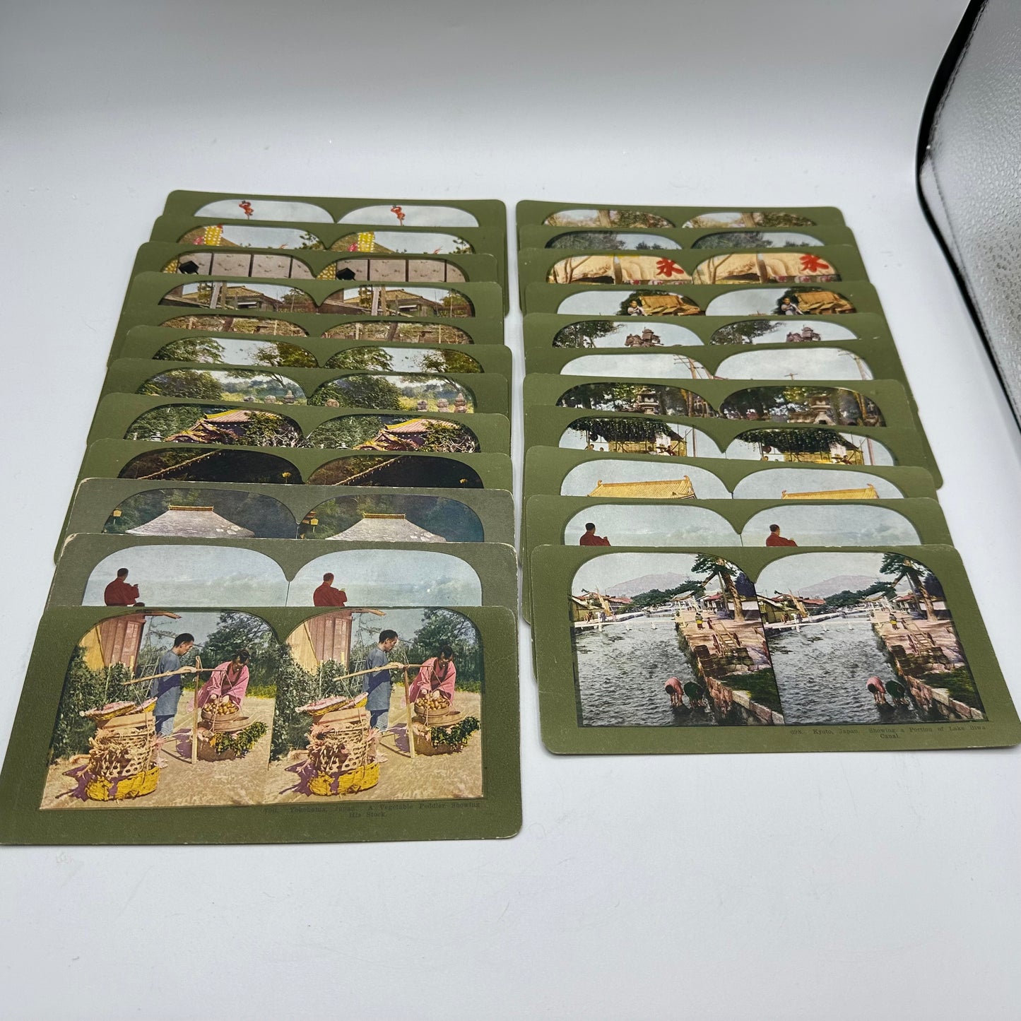 Underwood & Underwood Stereoscope Viewer, Set of 2, with 109 Slides