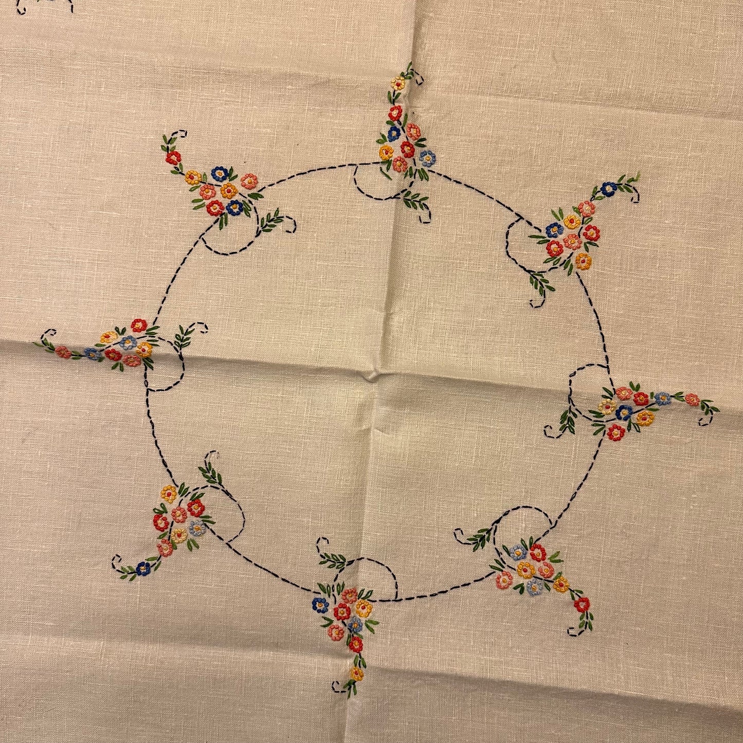 Floral Embroidered Tablecloth and 4 Matching Napkins