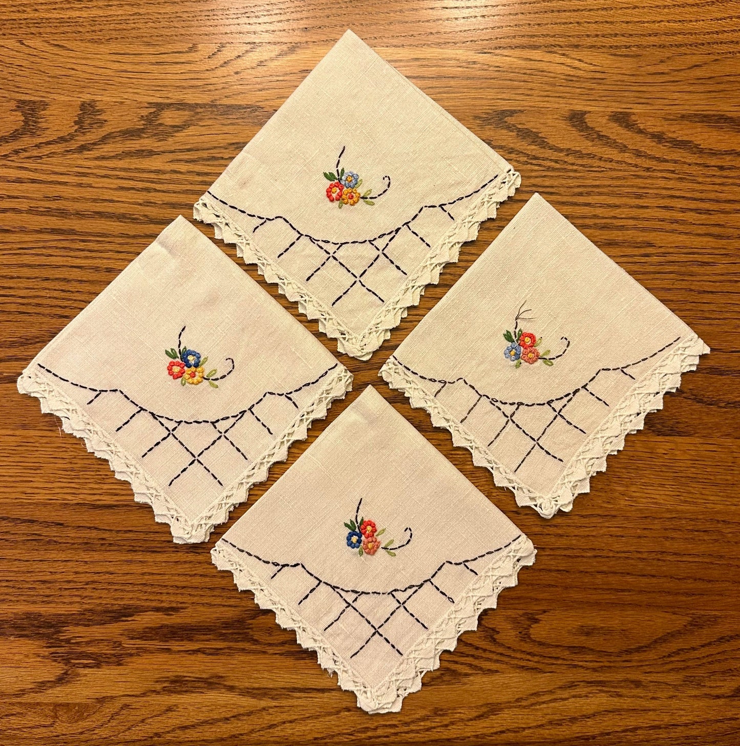 Floral Embroidered Tablecloth and 4 Matching Napkins