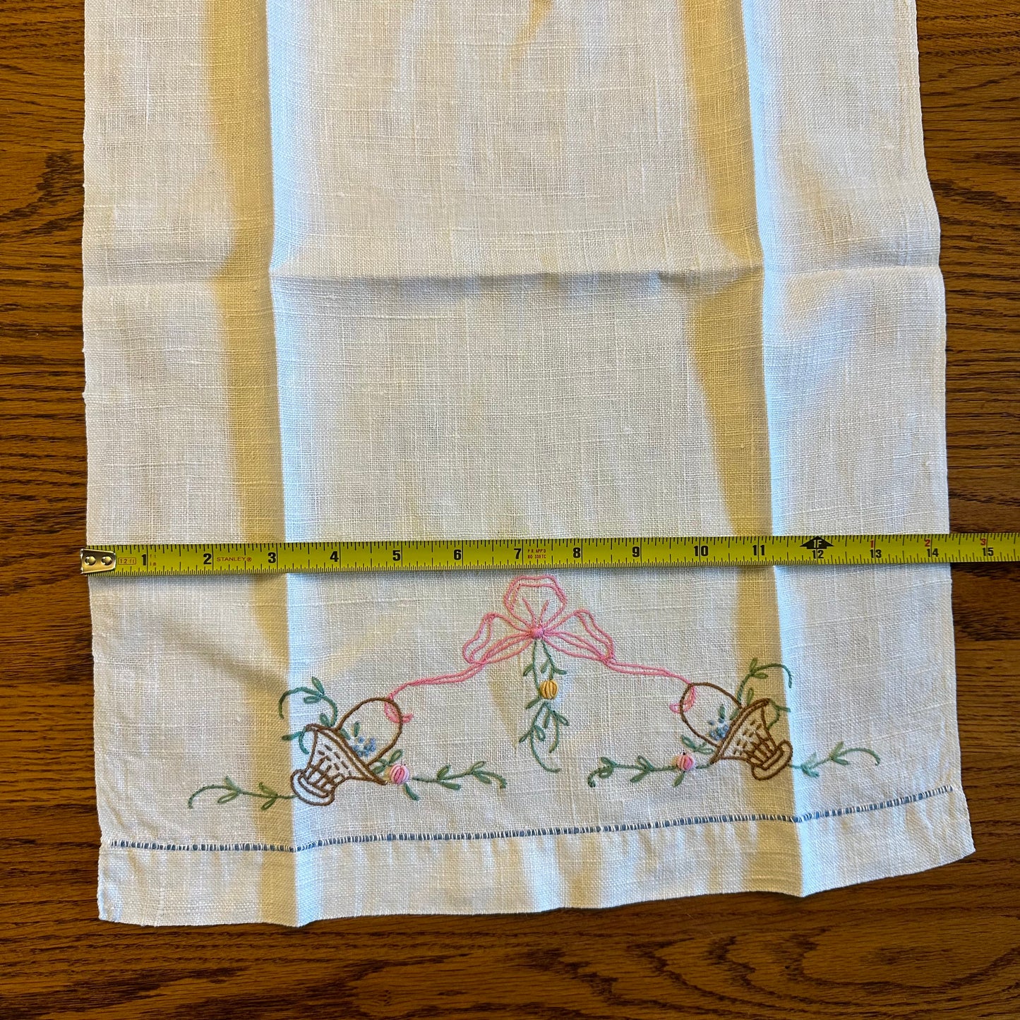 Linen Embroidered Handtowel, Baskets and Bows