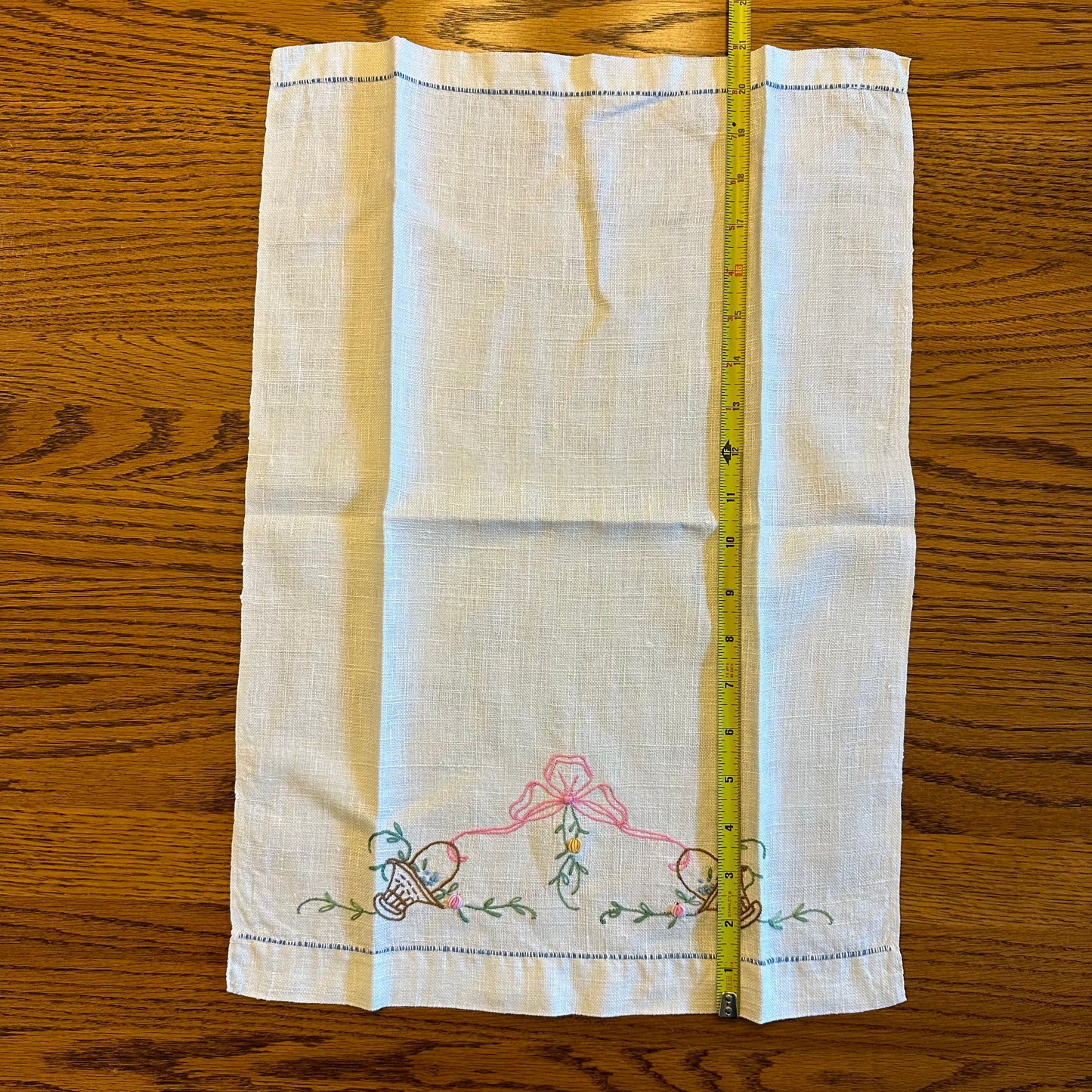 Linen Embroidered Handtowel, Baskets and Bows