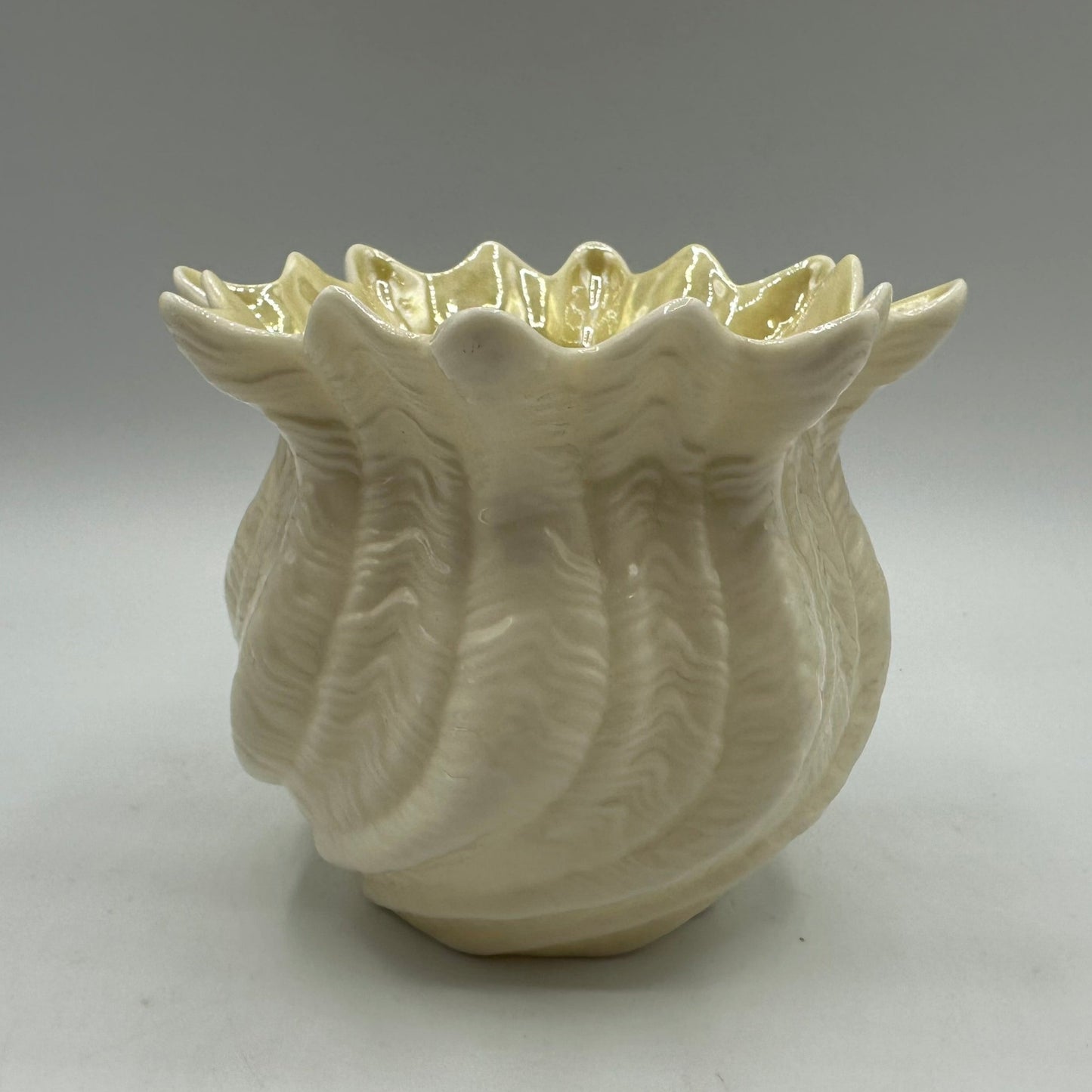 Belleek Neptune Twisted Shell Vase/Planter 6th Mark 1965-1980