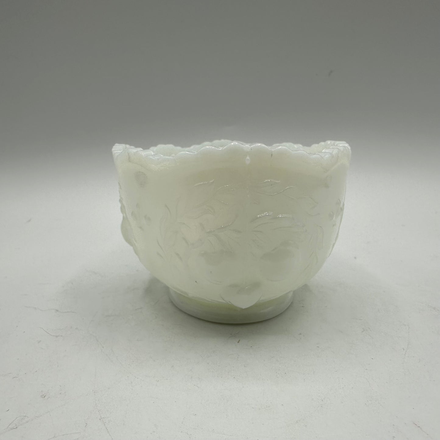 LG Wright Glass Oval Bowl With Cherry Pattern