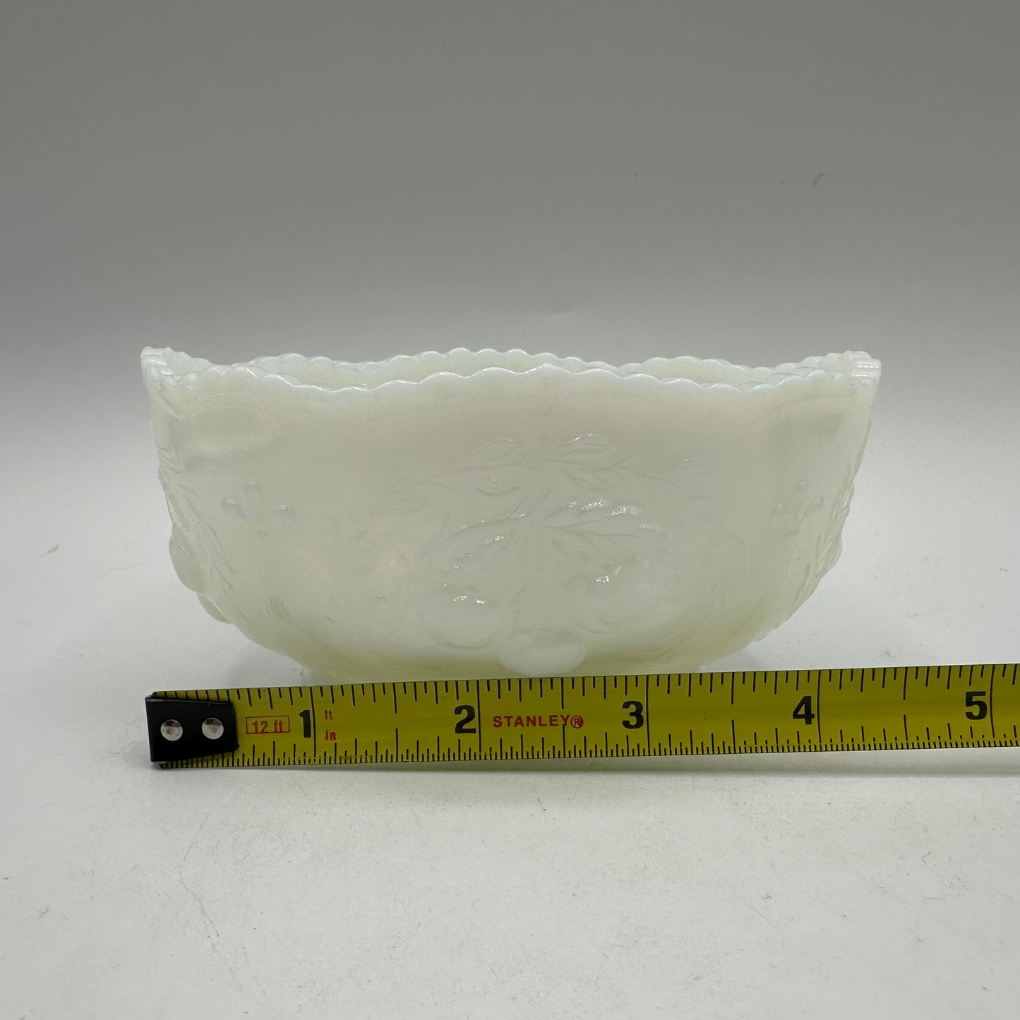 LG Wright Glass Oval Bowl With Cherry Pattern