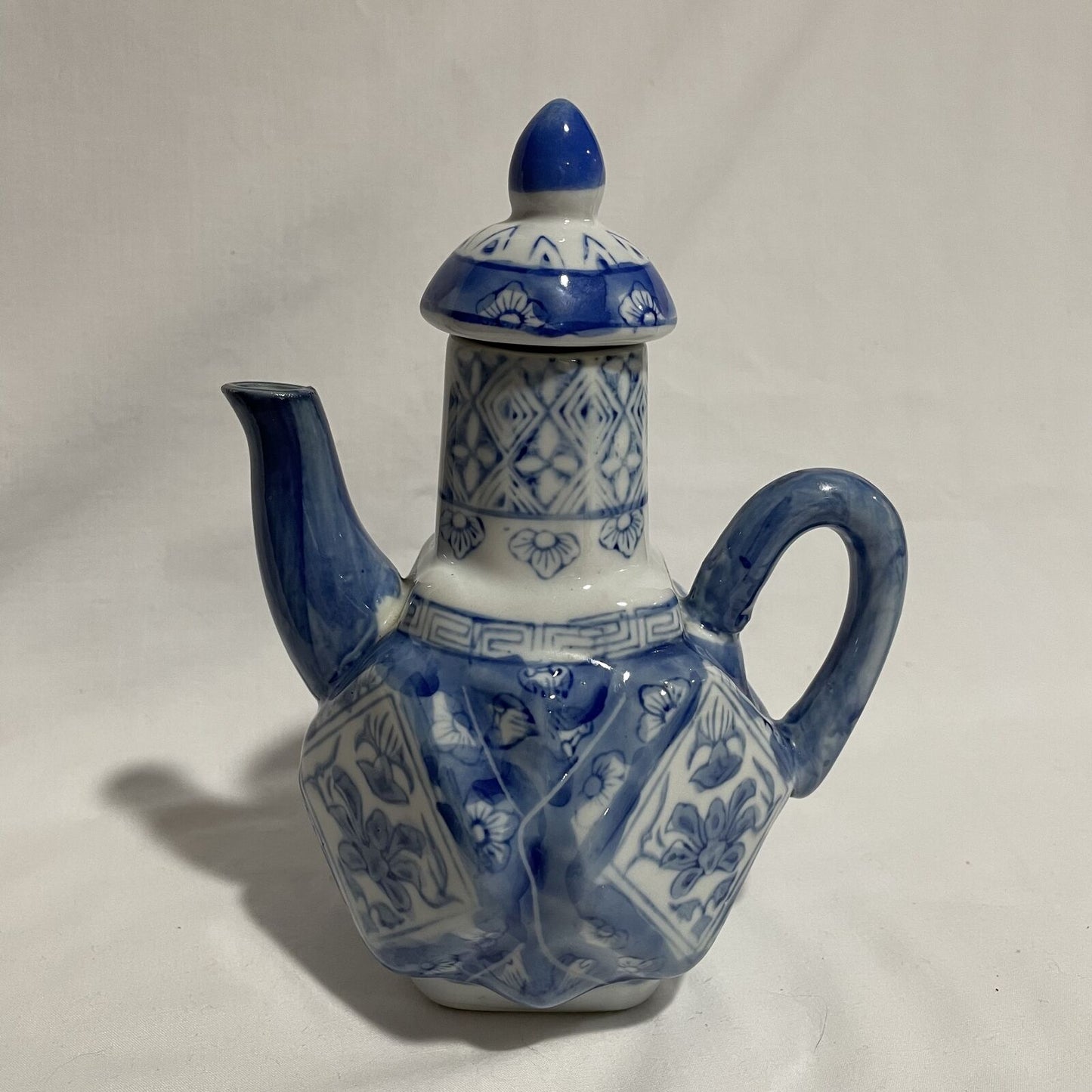 Small Vintage Floral Blue & White Lided Teapot - Nostalgia 2 Now