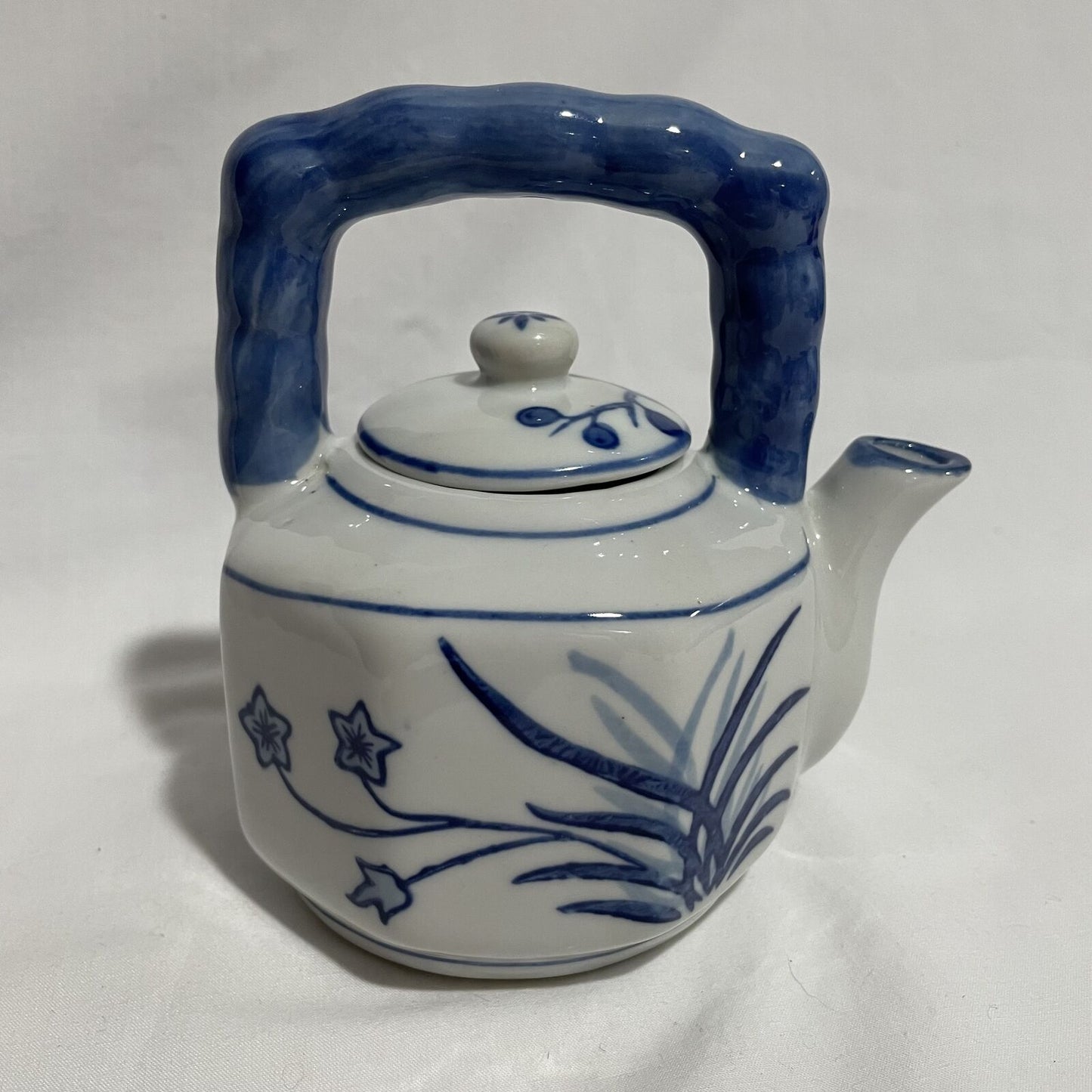 Vintage Blue And White Ceramic Round Teapot Lided - Nostalgia 2 Now