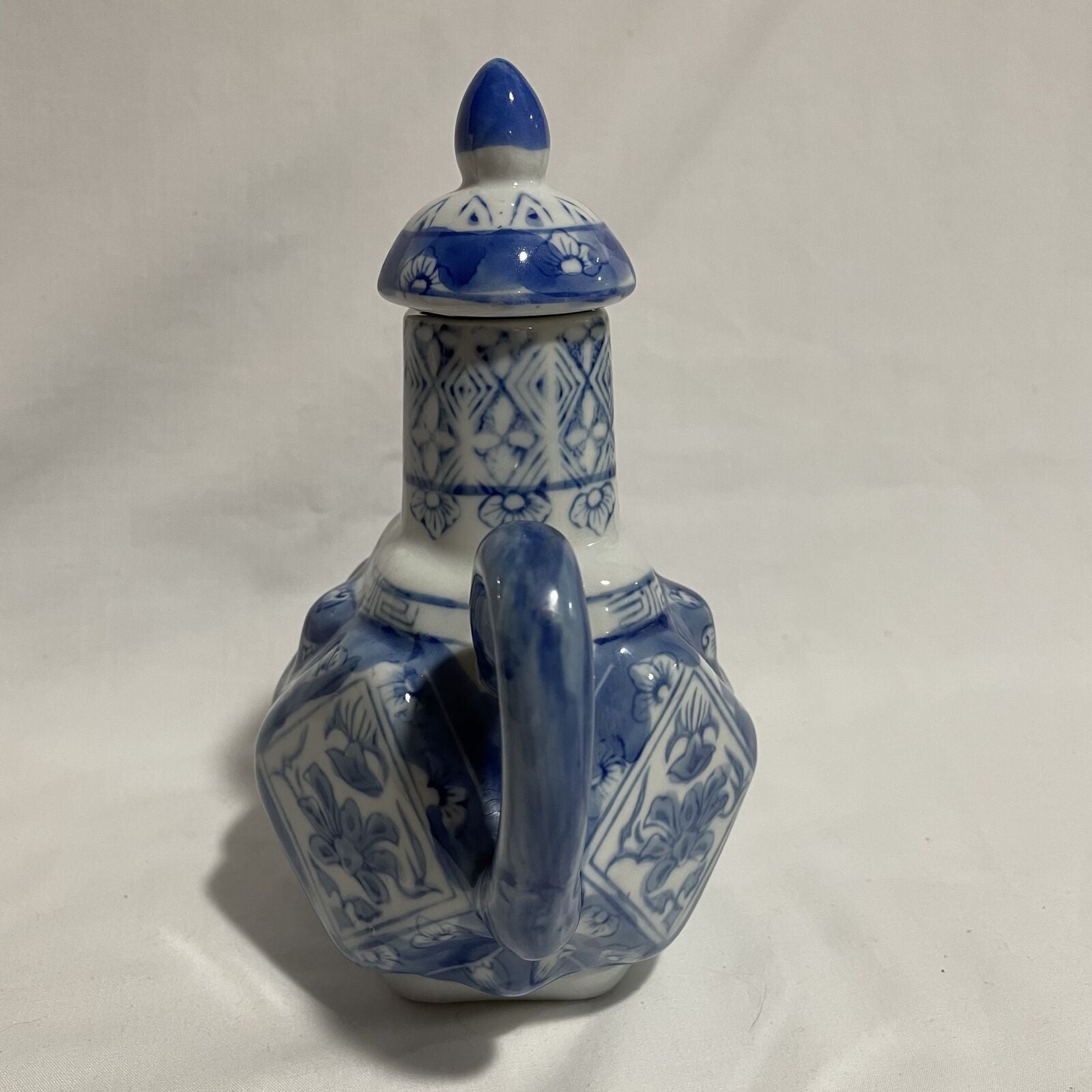 Small Vintage Floral Blue & White Lided Teapot - Nostalgia 2 Now