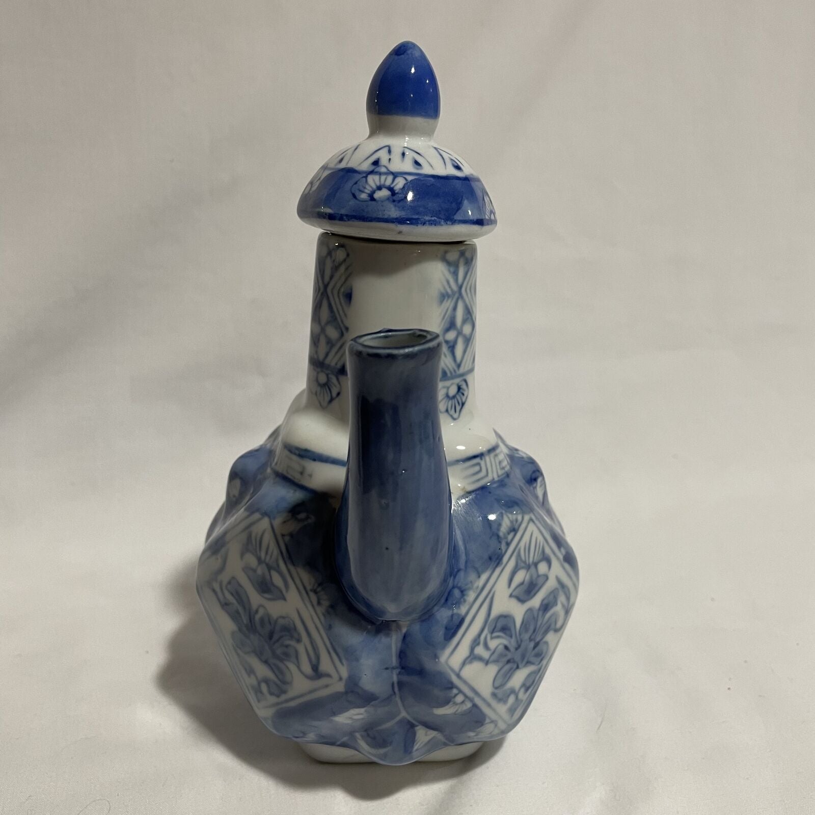 Small Vintage Floral Blue & White Lided Teapot - Nostalgia 2 Now