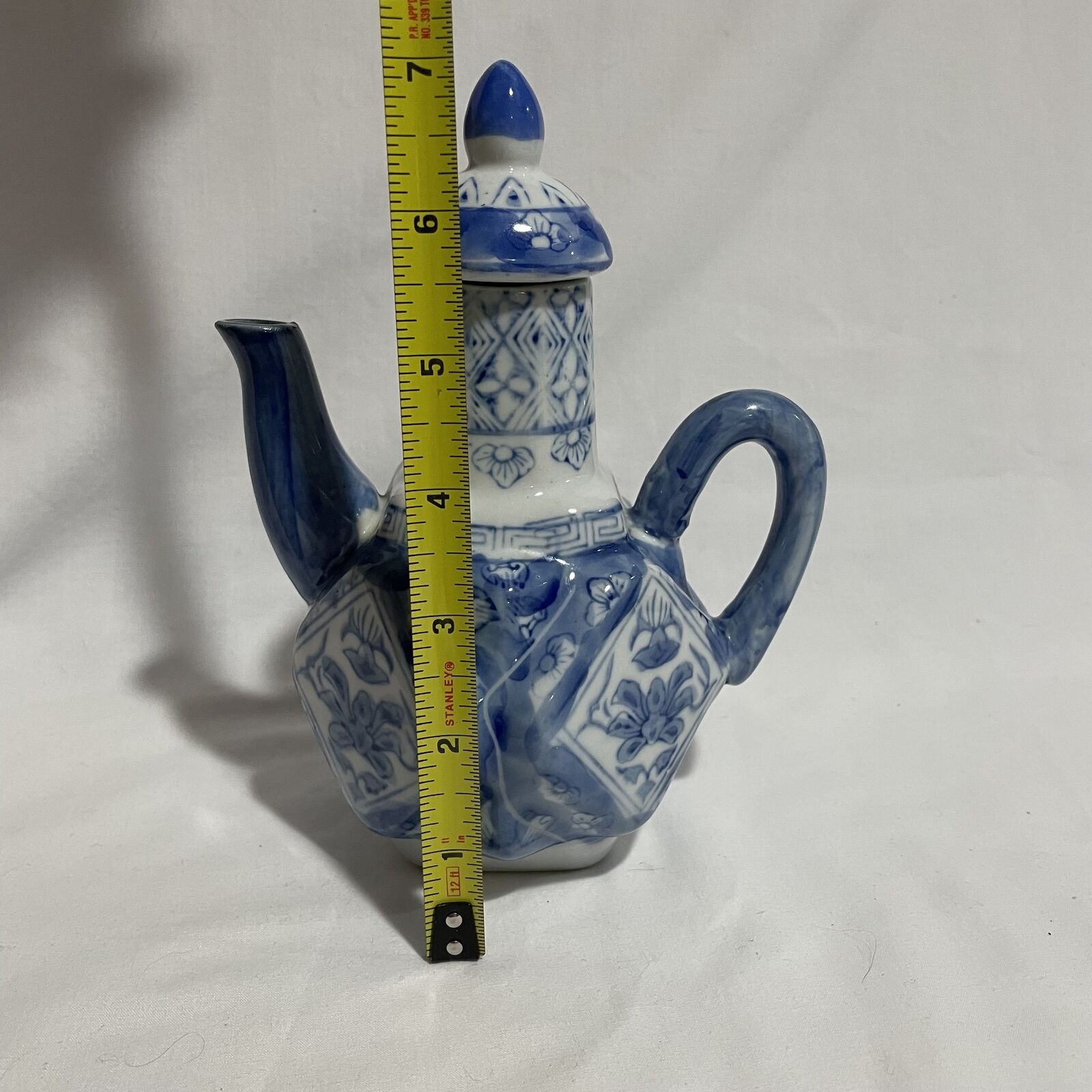 Small Vintage Floral Blue & White Lided Teapot - Nostalgia 2 Now