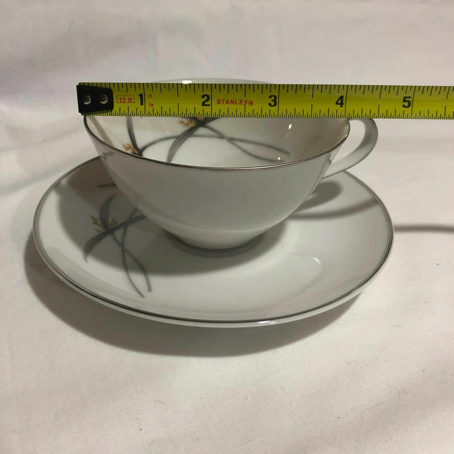 Towne China Japan-Sydelle Pattern Cups & Saucers-Set of 4 Cups + 2 Extra Cups - Nostalgia 2 Now
