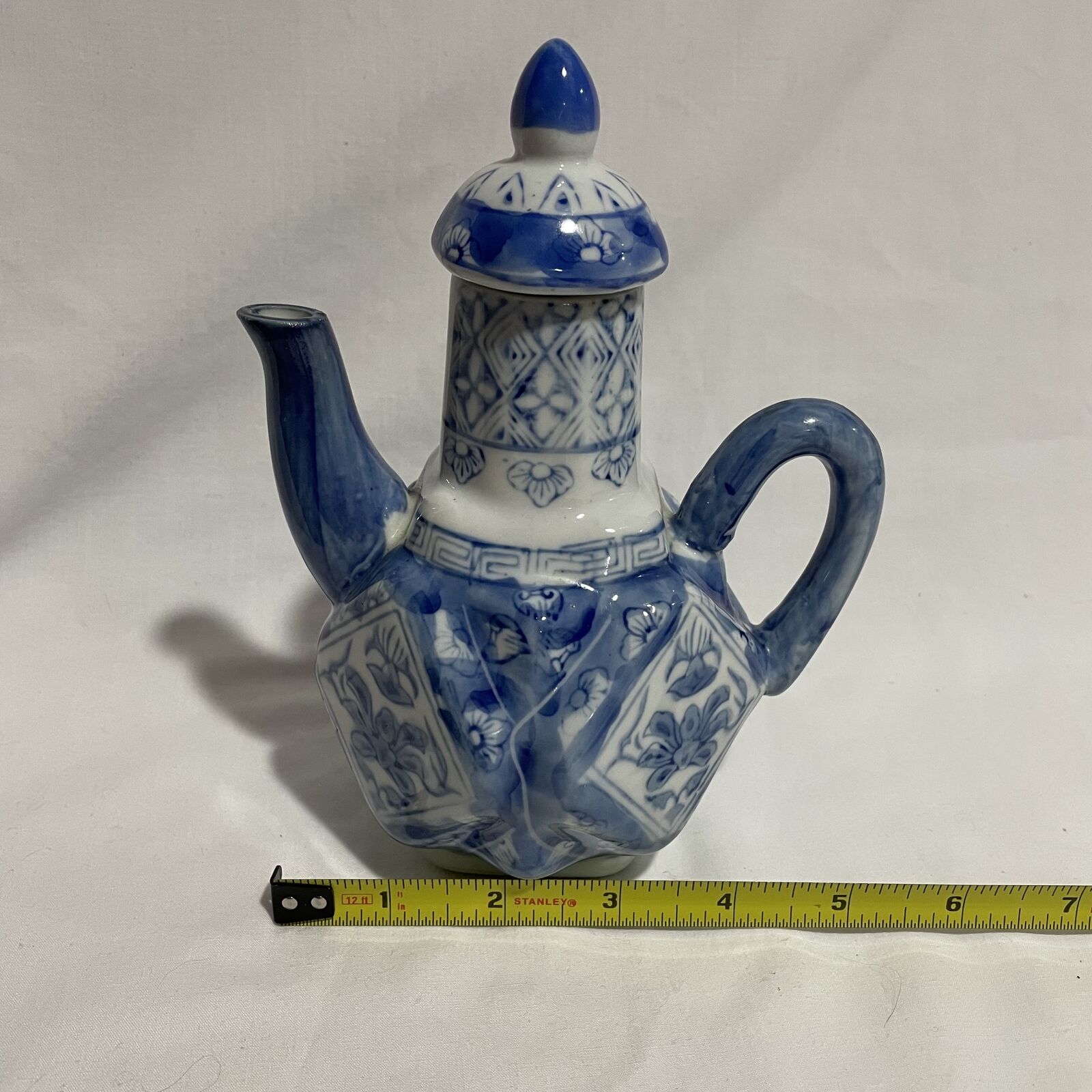 Small Vintage Floral Blue & White Lided Teapot - Nostalgia 2 Now