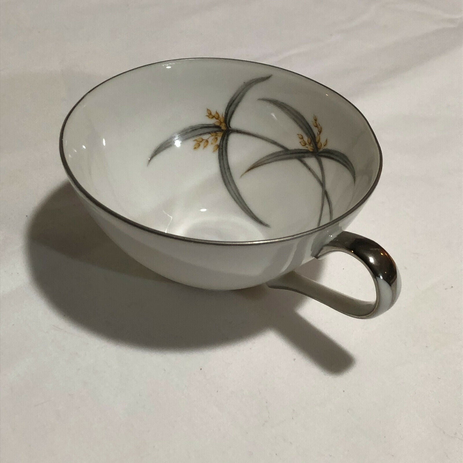Towne China Japan-Sydelle Pattern Cups & Saucers-Set of 4 Cups + 2 Extra Cups - Nostalgia 2 Now