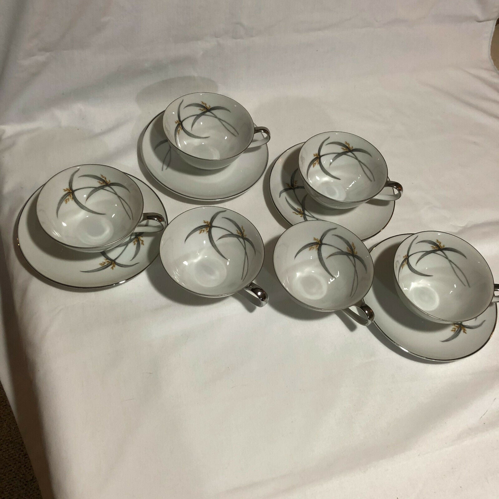 Towne China Japan-Sydelle Pattern Cups & Saucers-Set of 4 Cups + 2 Extra Cups - Nostalgia 2 Now