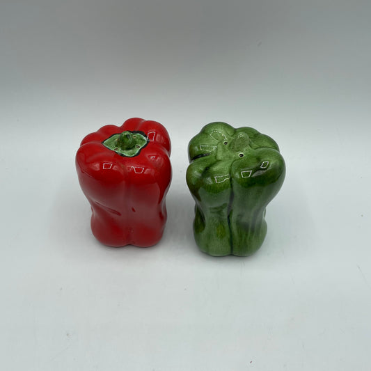 Red Peper and Green Pepper Salt & Pepper Shaker Set