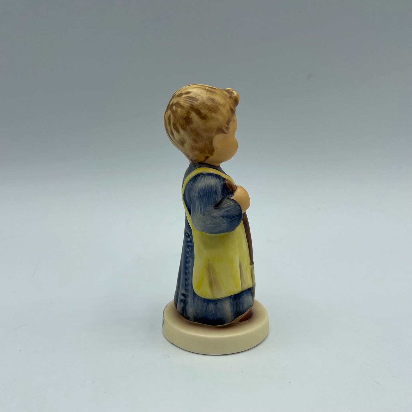 Goebel M.J. Hummel Club Figurine "Garden Treasures" 1998/99